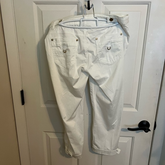 Cache White Capris - Picture 2 of 3